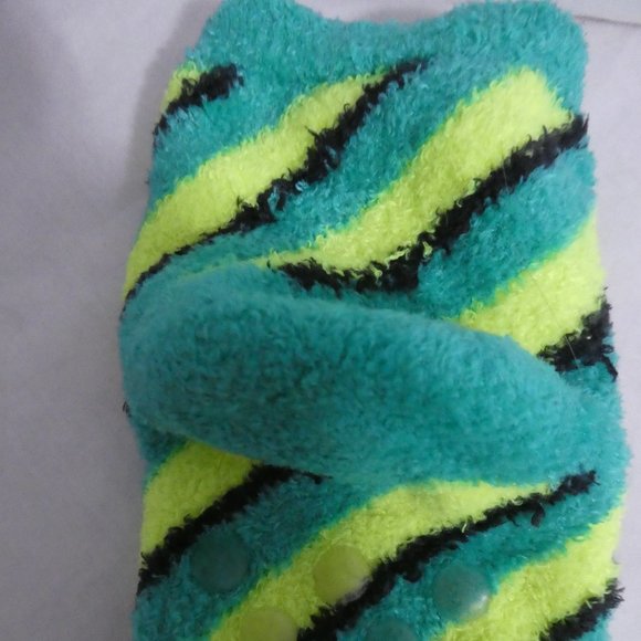 Super Soft Socks With Traction Bottoms and star eyes BNWOT - Picture 8 of 10